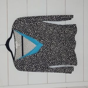 DONNA TORAN medium black & white print with blue at neck/chest stretchy shirt